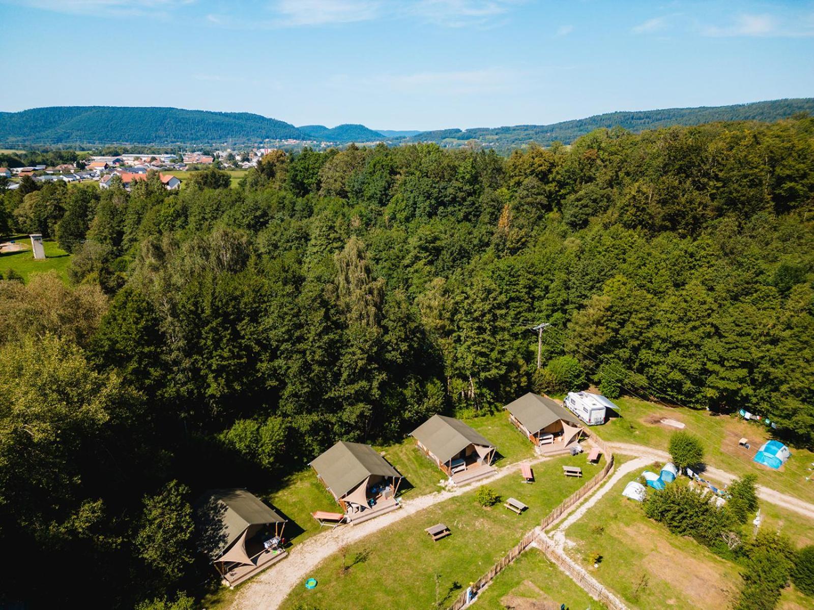 ホテル Glamping The Vosges Corcieux エクステリア 写真